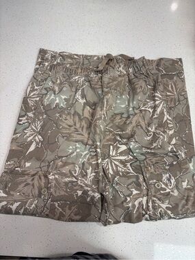 Leaf Print Cargo pants  in Neutral Tones